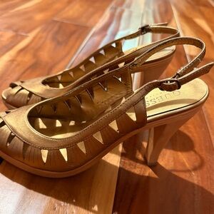 Elegant Gold Peep-Toe Heels